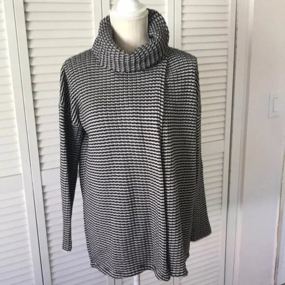 CAbi Fergie Split Stripe Turtleneck Sweater - Medium - Picture 6 of 6